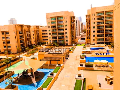 2 Bedrooms| Pool Views| Vacant On Transfer