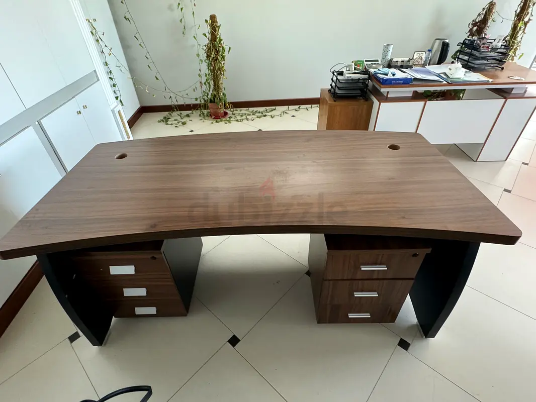 Office table | dubizzle
