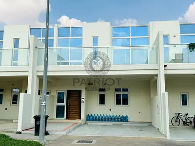 Famous Layout Xu4bb ~ Huge Layout ~ Single Row ~ 4 Bed Townhouse Furnished~ Vacant