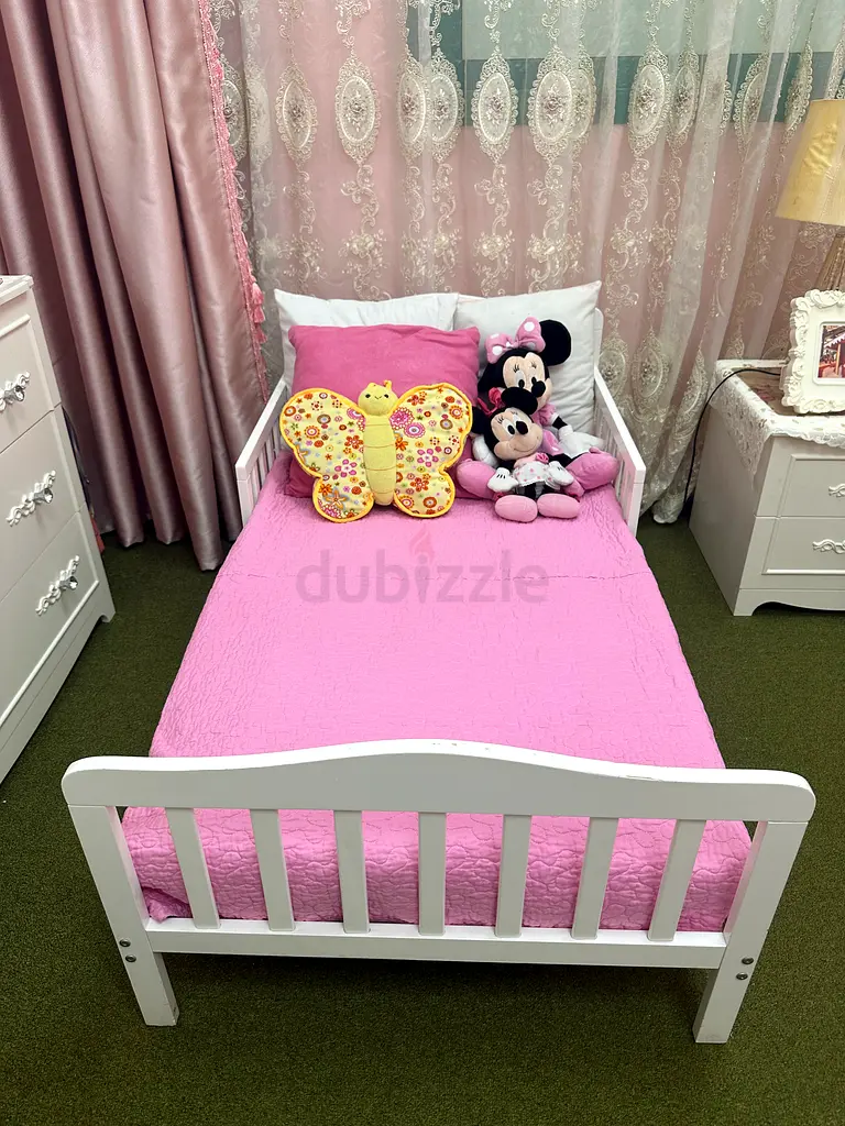 Toddler bed with perfect condition mattress