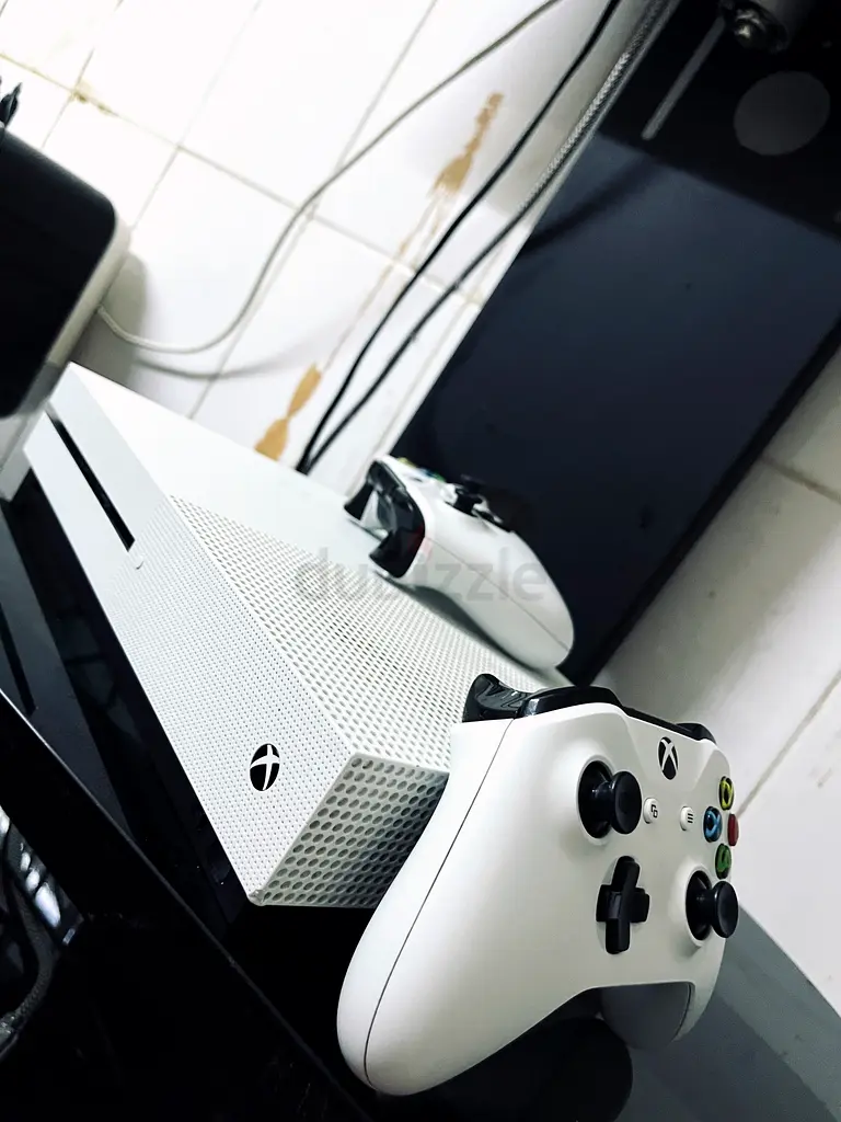 Xbox one s controller and games