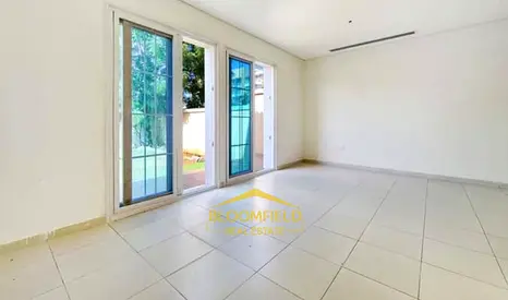 Specious 1 Bed Townhouse || Big Garden || Semi Close Kitchen || G+1