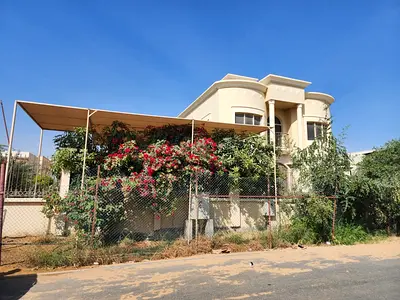 Villa For Rent In Ajman, Al Zahia Area 5 Bedrooms, A Living Room And A Living Room With Air Conditi