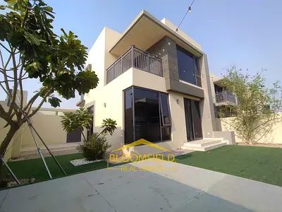 Exclusive 4 Br Townhouse || Maple One || Corner Plot