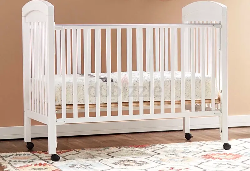 Wooden height adjustable crib