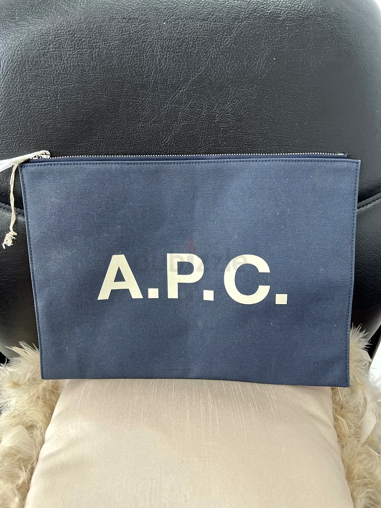 غطاء كمبيوتر محمول Apc بحجم 13 بوصة63263515318402114