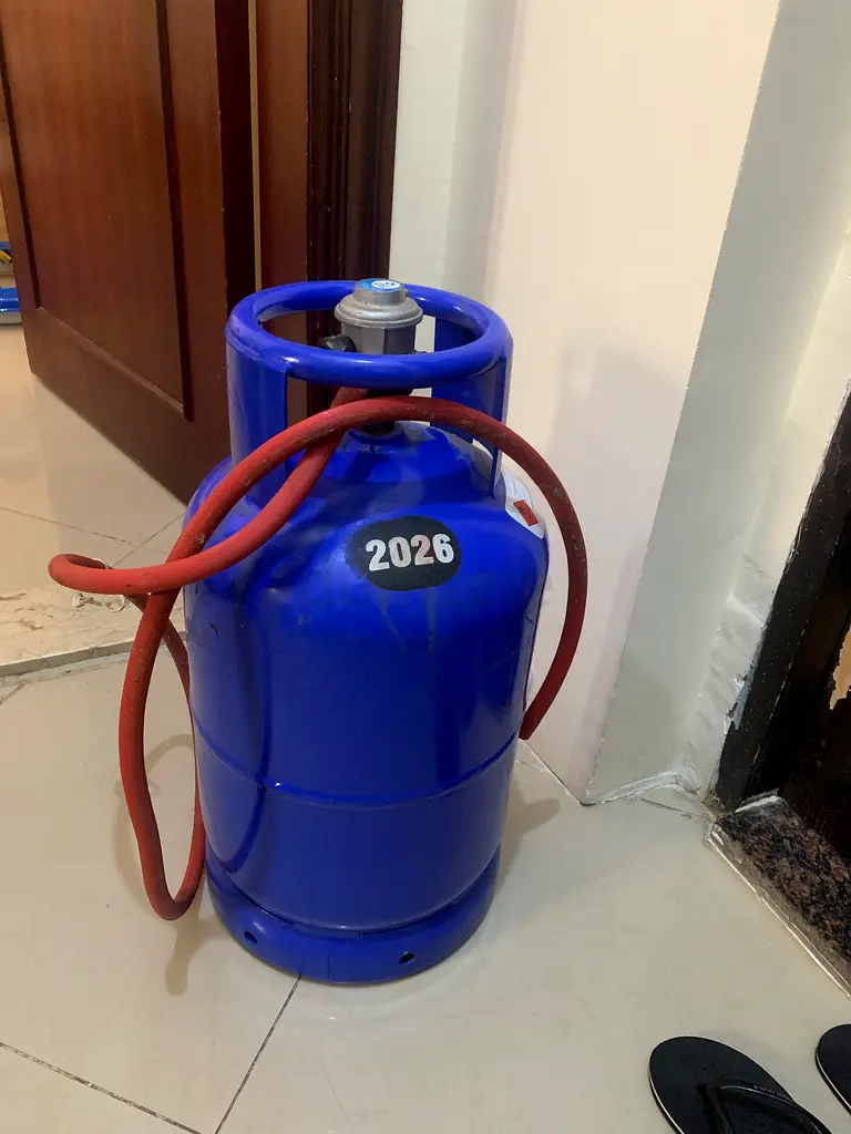 Gas cylinder with regulator and pipe for sale !!