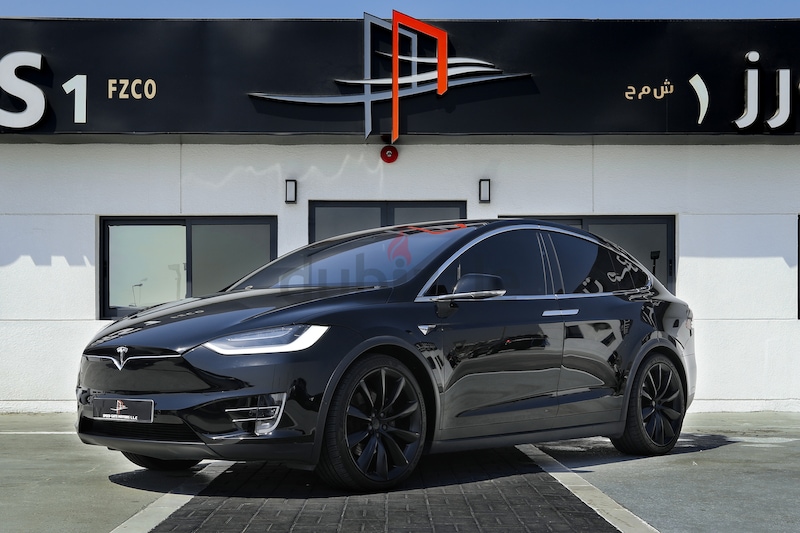 Tesla model outlet x dubizzle