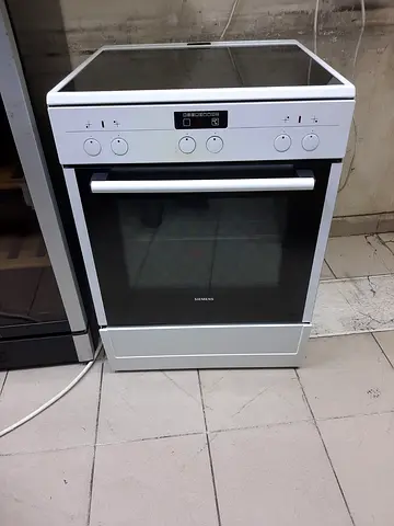 HC724220 SIEMENS Ceramic Stove 4 burner for Sale FREE DELIVERY / WARRENTY