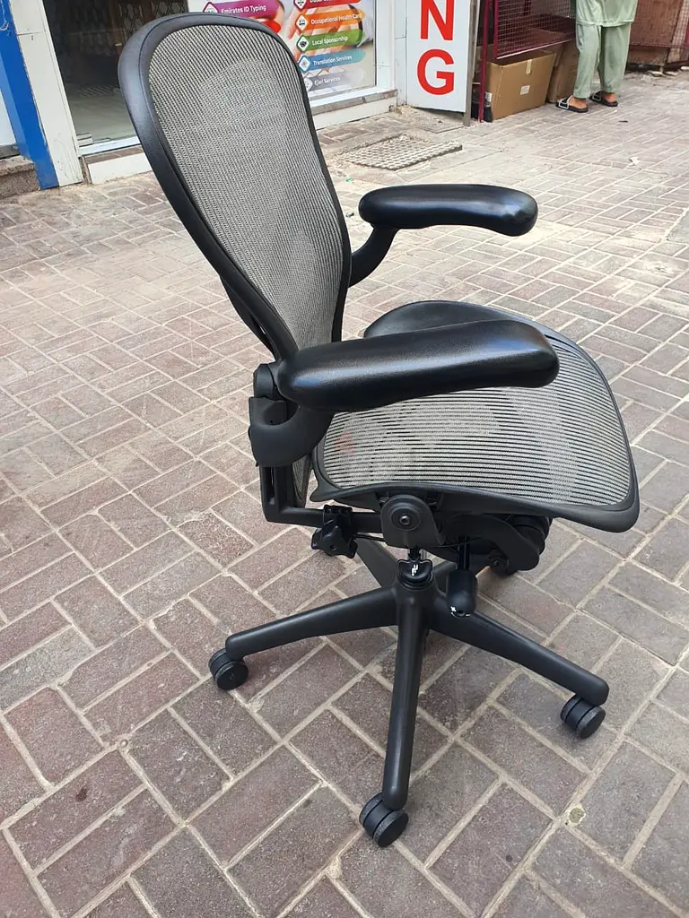 Im selling Herman Miller Aeron chair size B