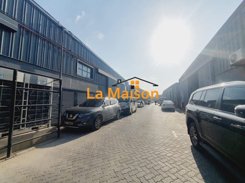 Warehouse In Al Quoz For Rent Is 220k