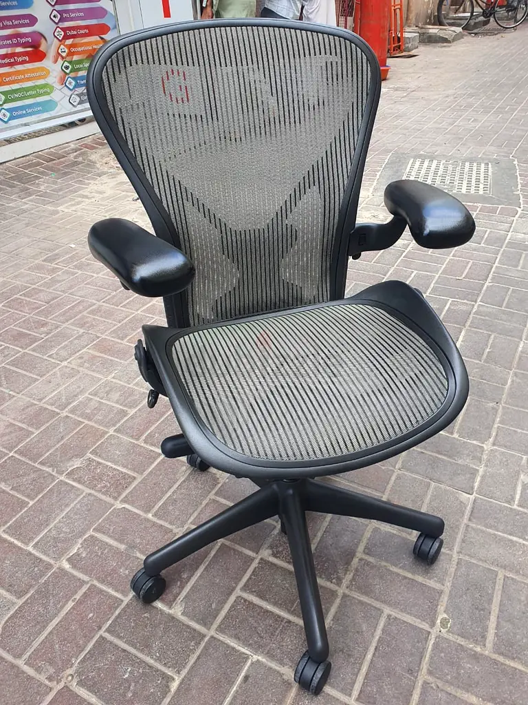 Im selling Herman Miller Aeron chair size B