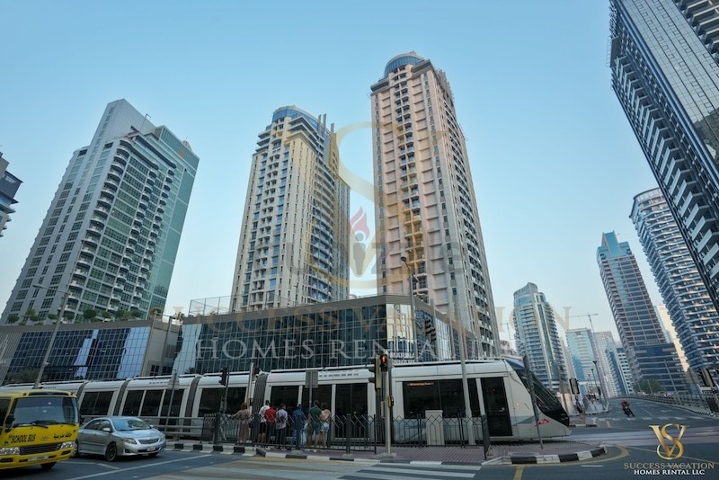 Dubai marina , - Free housekeeping provided everyday , 6 persons can stay