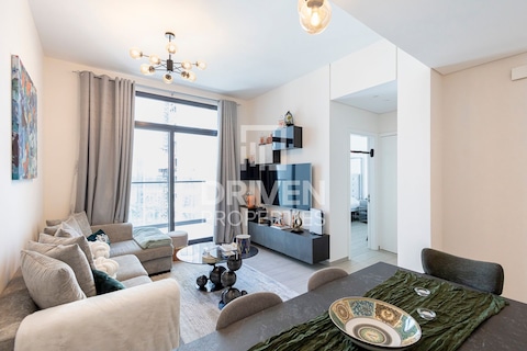 Modern And Bright Unit | Well Maintained