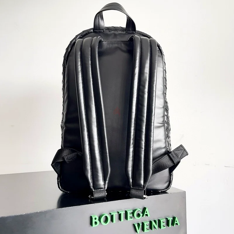 Bottega Veneta Medium Backpack In Black Intrecciato Calfskin63239605136129113