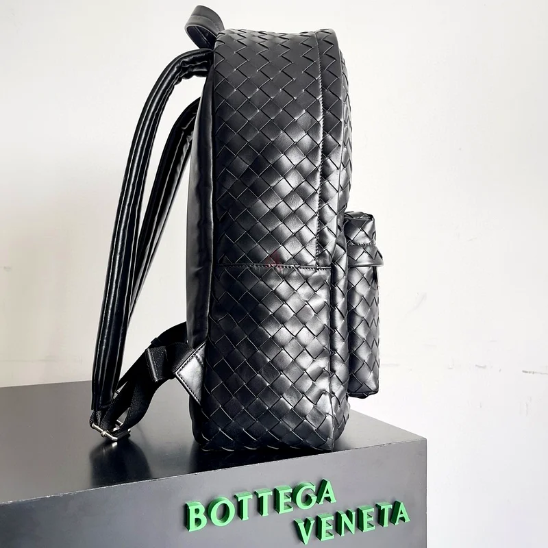 Bottega Veneta Medium Backpack In Black Intrecciato Calfskin63239605136129111