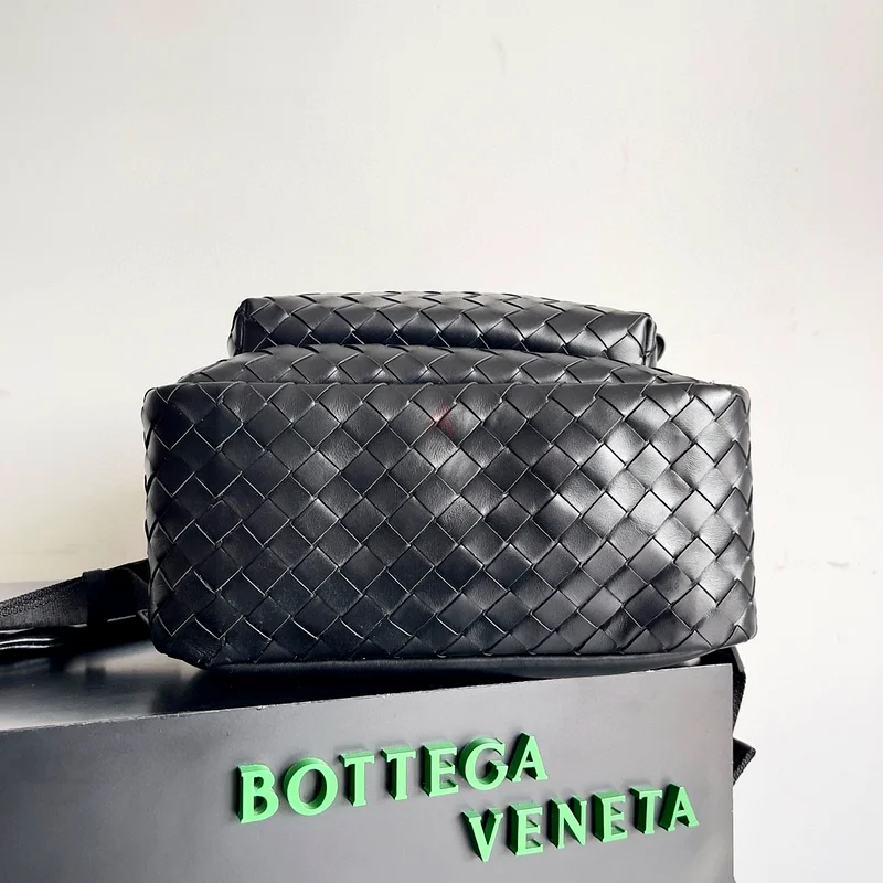 Bottega Veneta Medium Backpack In Black Intrecciato Calfskin63239605136129112