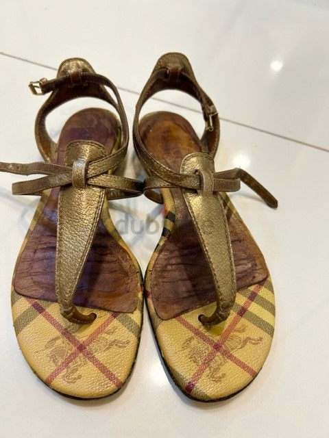 Burberry best sale sandals gold