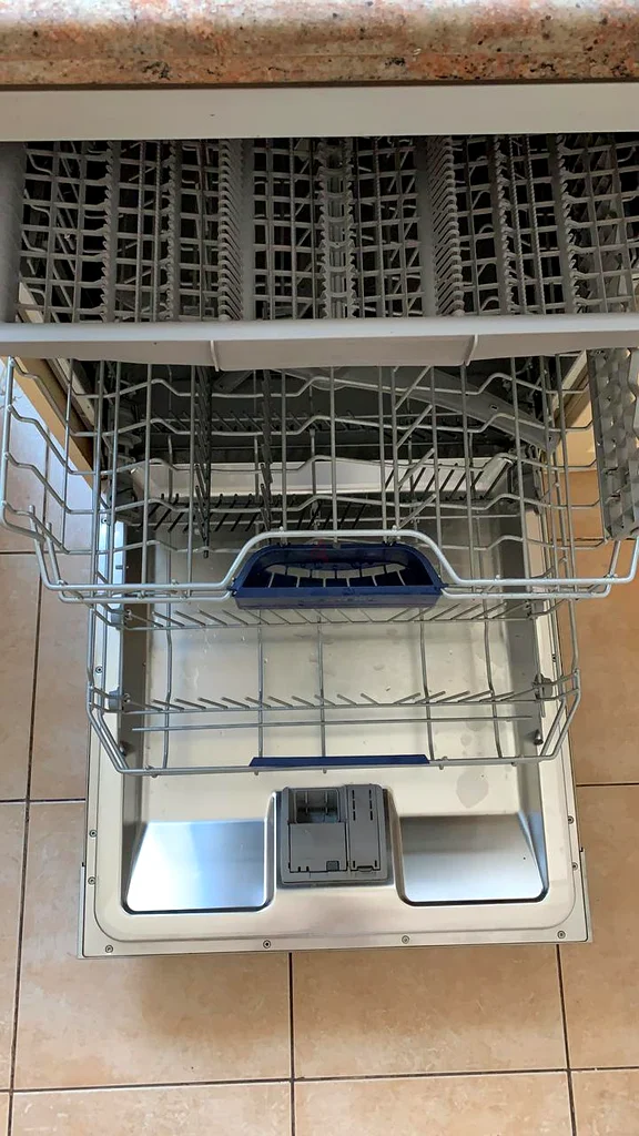 Siemens Dishwasher 3 Racks SN26L880GC FREE DELIVERY +WARRANTY63264585010306112