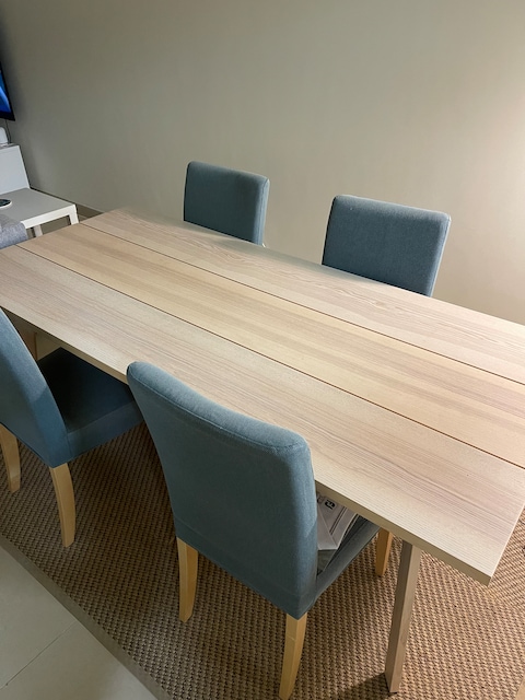 Dining table and 4 matching chairs