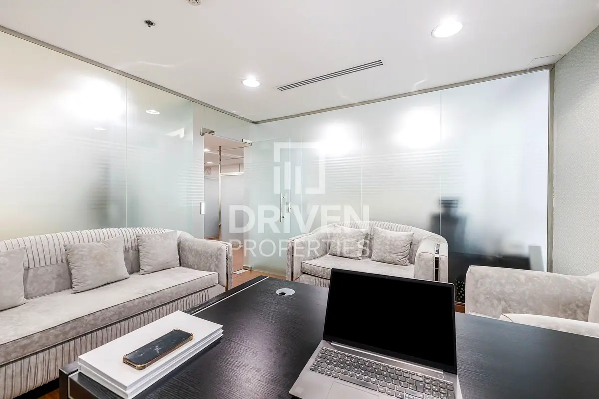 Office for Rent Fitted Office with Partitions Spacious Dubai