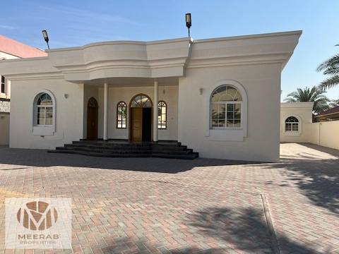 Nice 4 Bedroom Villa With Maid And Driver Rooms
