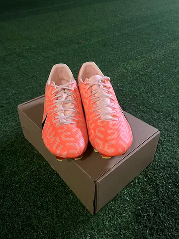 Nike Mens Mercurial Vapor15 Academy Multi Ground Football Shoe