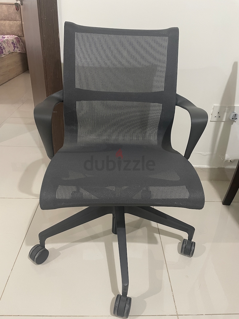 Office best sale chair dubizzle