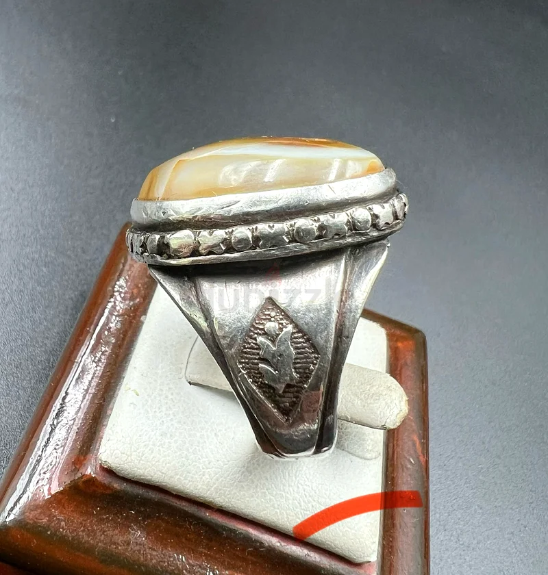 An ancient Suleimani agate stone ring63173514773891113