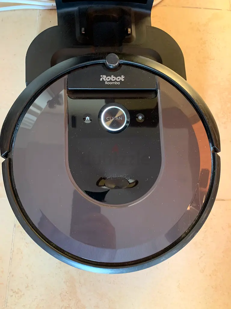Irobot Roomba i8 Robot Vacuum Cleaner with Dust collection base