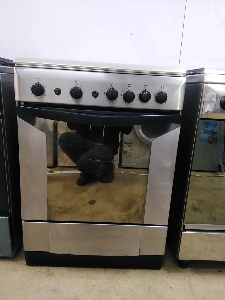 INDESIT 4 BURNER GAS COOKER