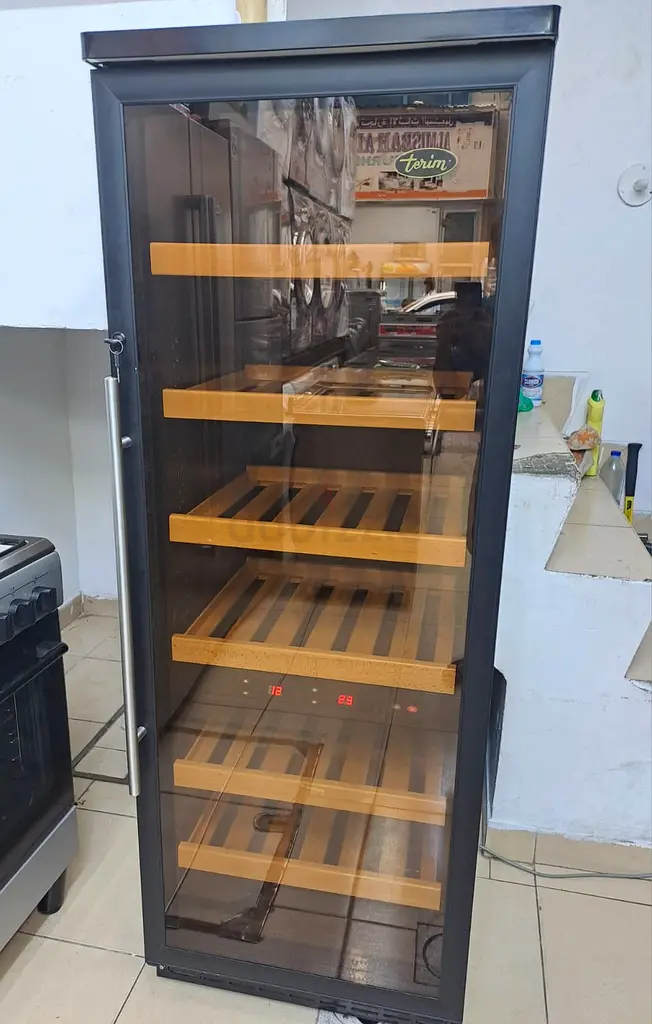 Selling for Wine Beverage Fridge 76 Bottle Good Quality