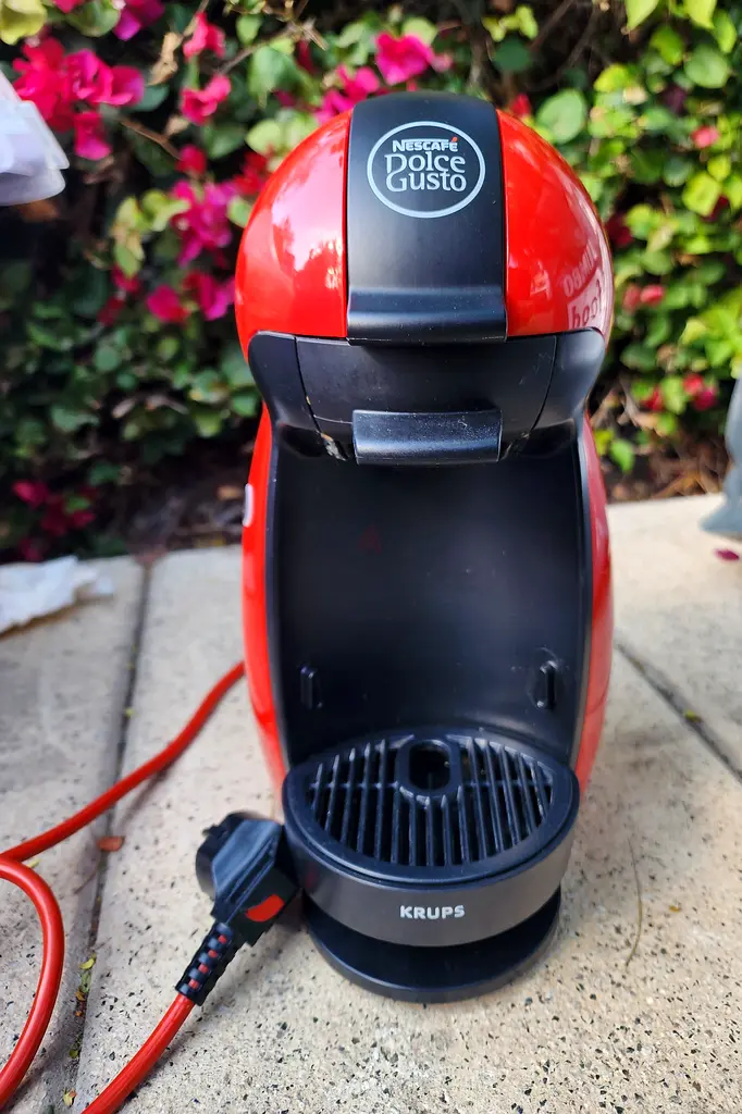 Nescafe Coffee Machine with milk frother