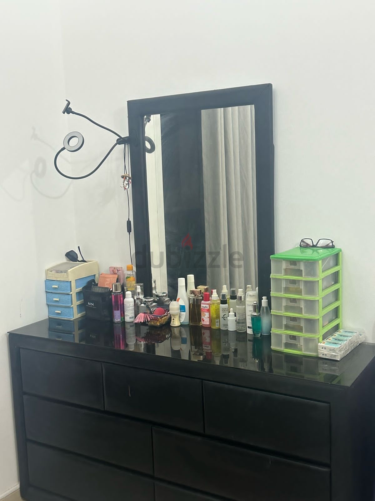 Second Hand Dressing Table Wholesalers in Pune - Dealers, Manufacturers &  Suppliers -Justdial