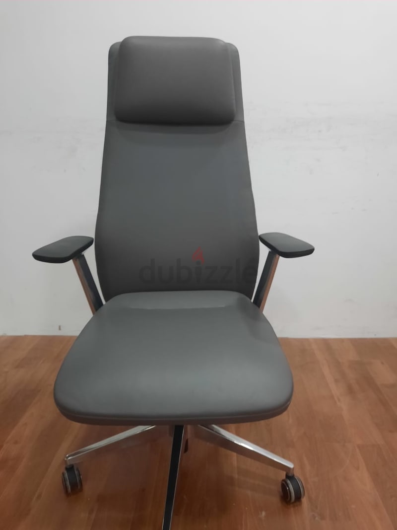 Office best sale chair dubizzle