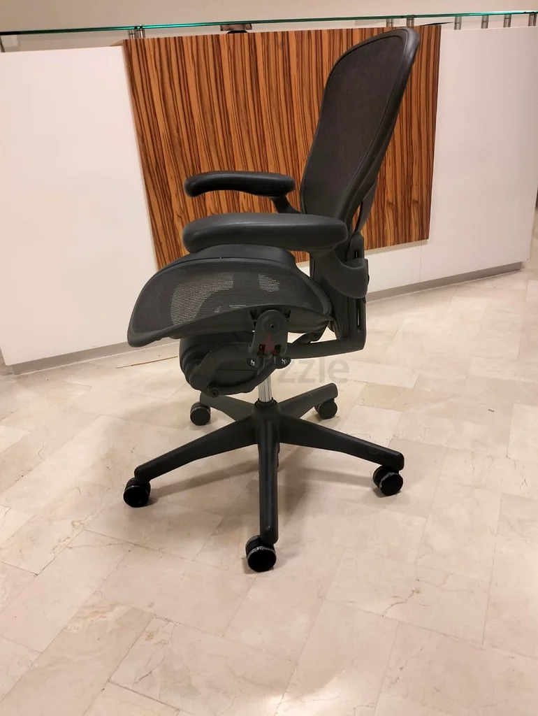 Im selling Herman Miller chair size B good condition