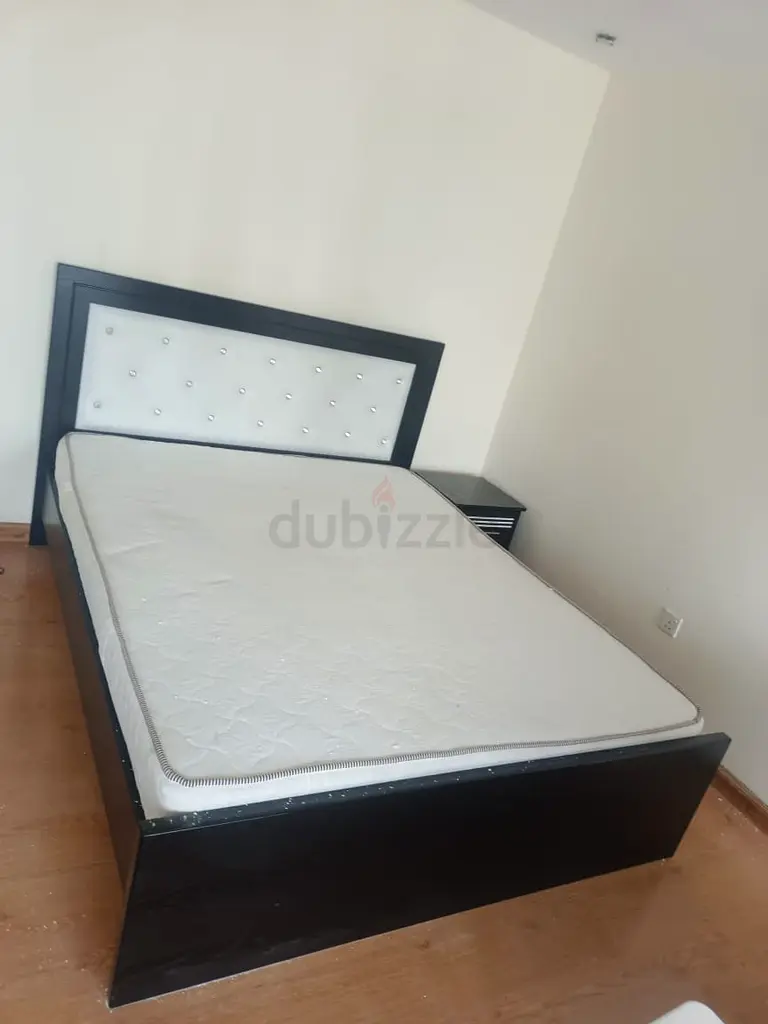 Queen size bed set for sale