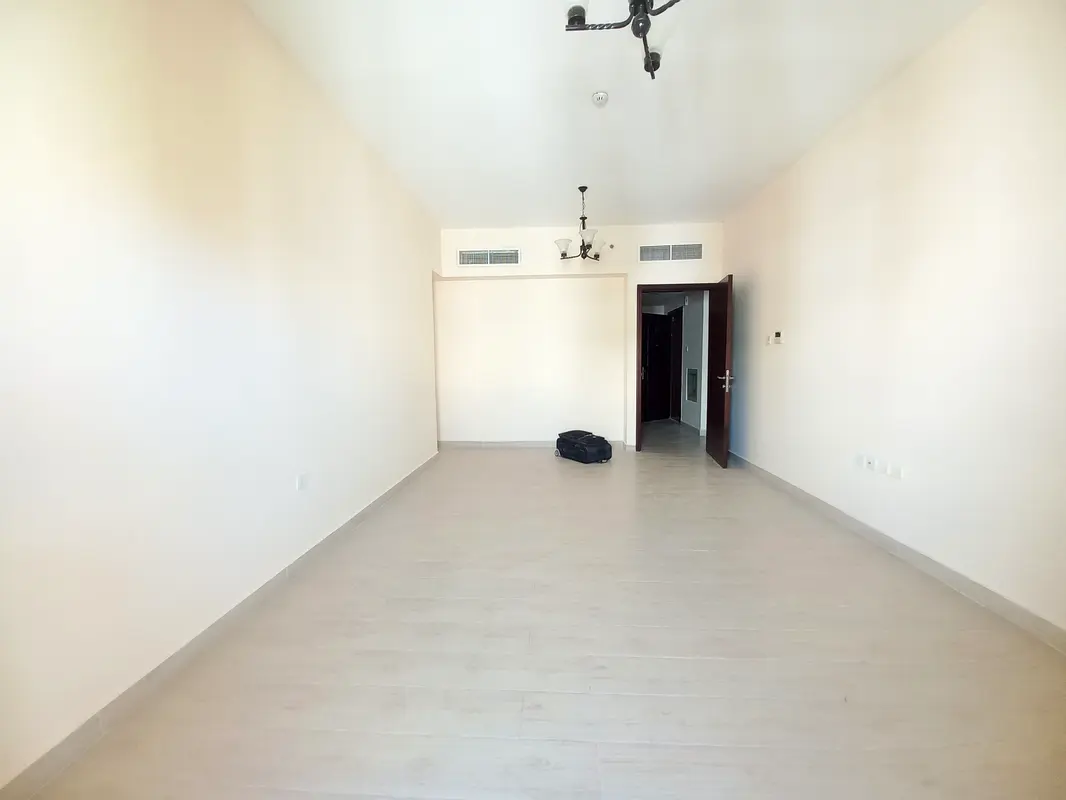 Apartment/Flat No Deposit Spacious 1BHK With Wardrobe And Balcony Open