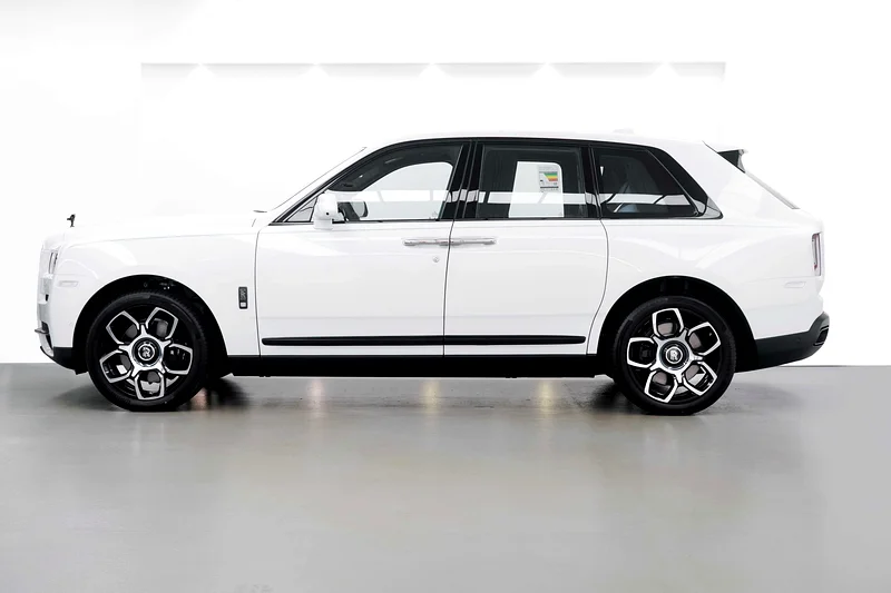 2024 NEW ROLLS ROYCE CULLINAN BLACK BADGE / GCC / BESPOKE SOUND