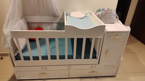 Used crib and outlet changing table