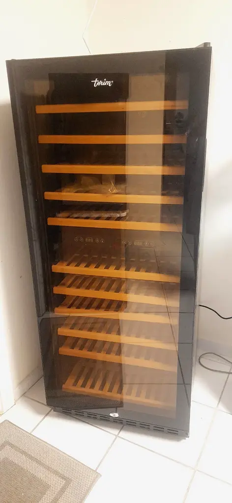 Terim wine fridge few months used like brand new condition