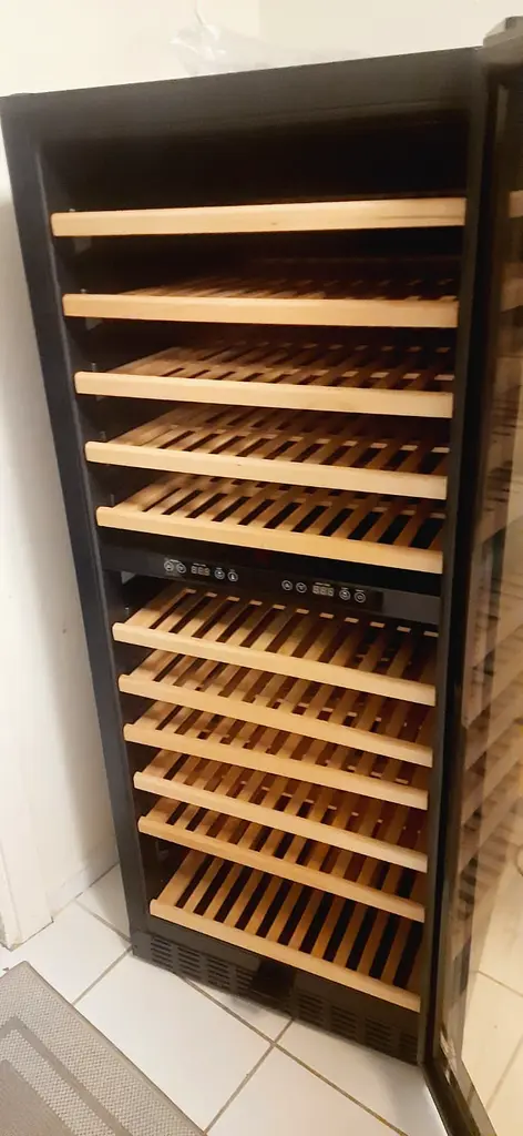 Terim wine fridge few months used like brand new condition