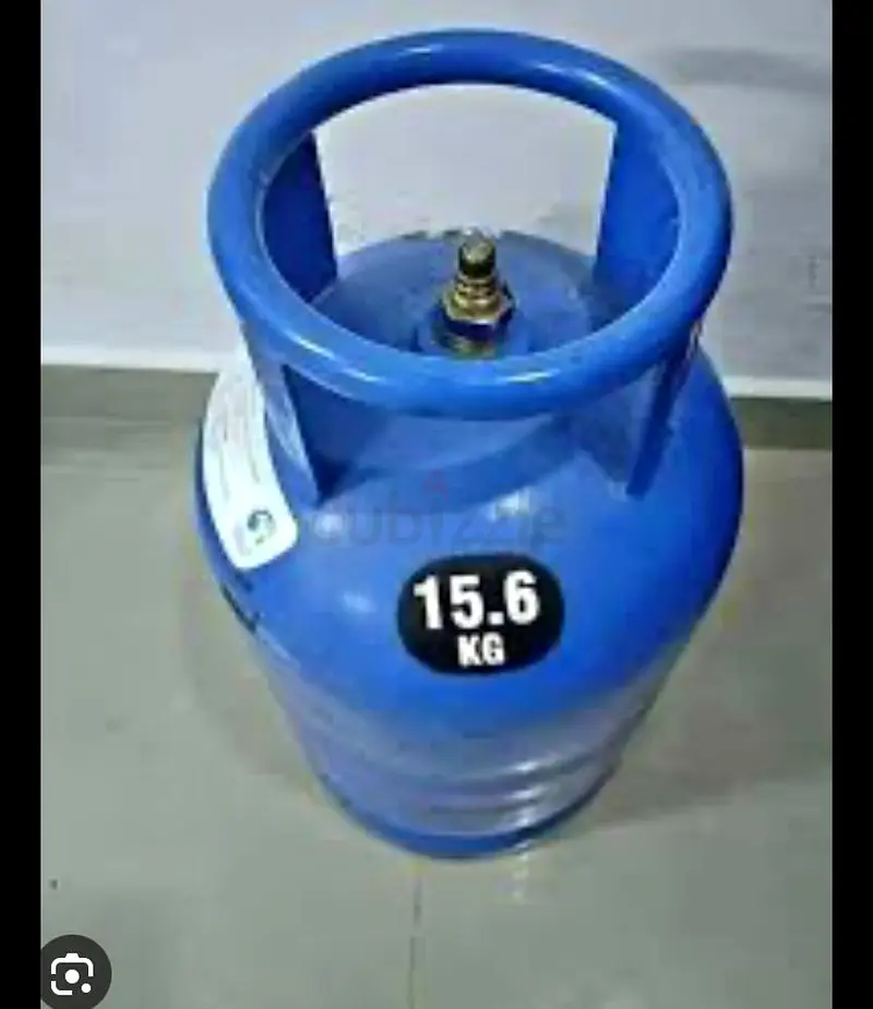 Gas cylinder with regulator