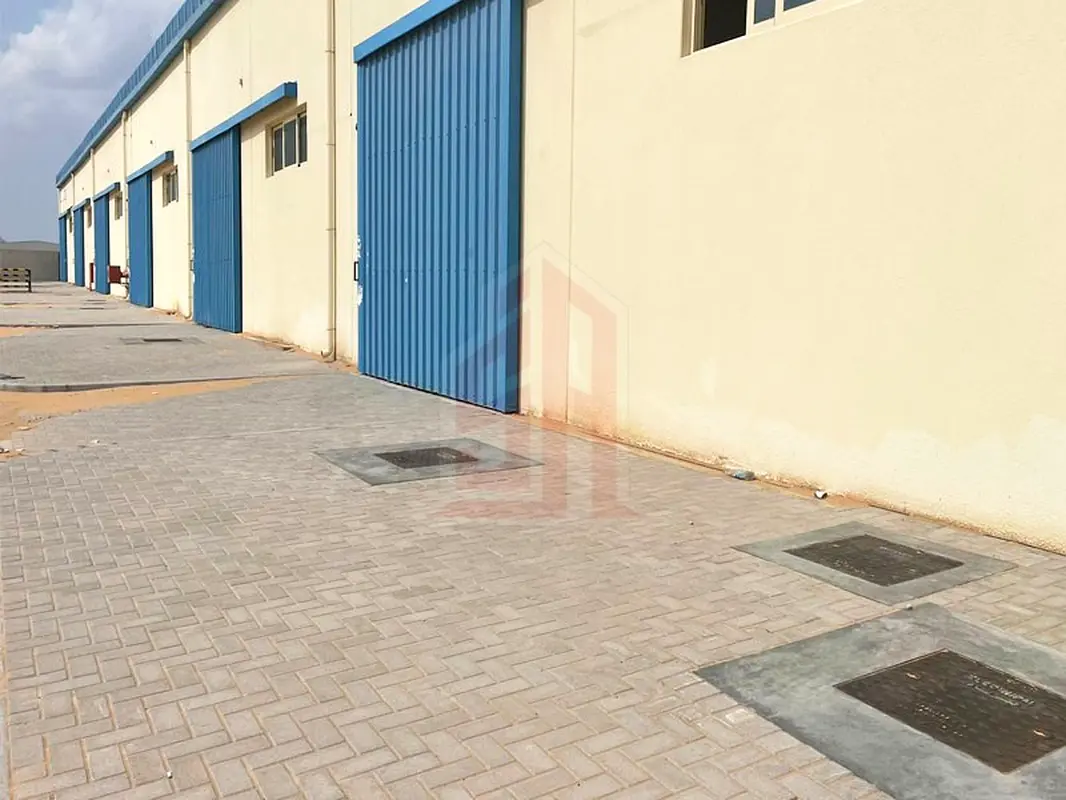 Warehouse 2900sqft x 4 Sheds 40 KW Toilet Inside 11meter Height