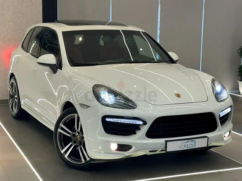 FANTASTIC CAYENNE GTS V8 RED INTERIOR GCC ACCIDENT FREE