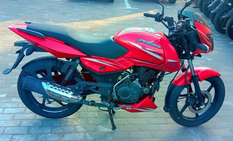 Pulsar 150 online sapphire blue