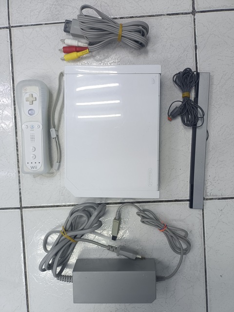 Nintendo Wii Console, White Premium Bundle (Renewed) in Dubai - UAE