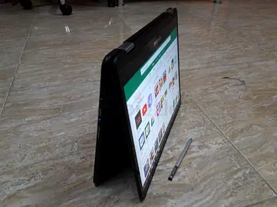 Samsung Pro 12.3 Intel Core m3-6Y30 TouchScreen + FLIP Chromebook WITH Builtin PEN+Backlit Key