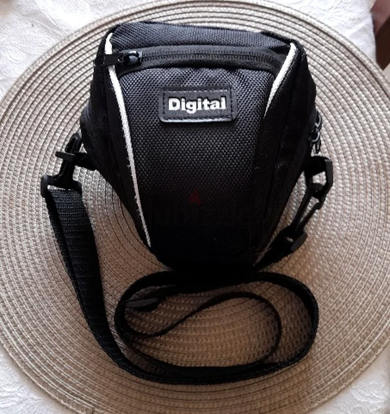 Used, small, black padded, camera case for medium size camera63233634331779118