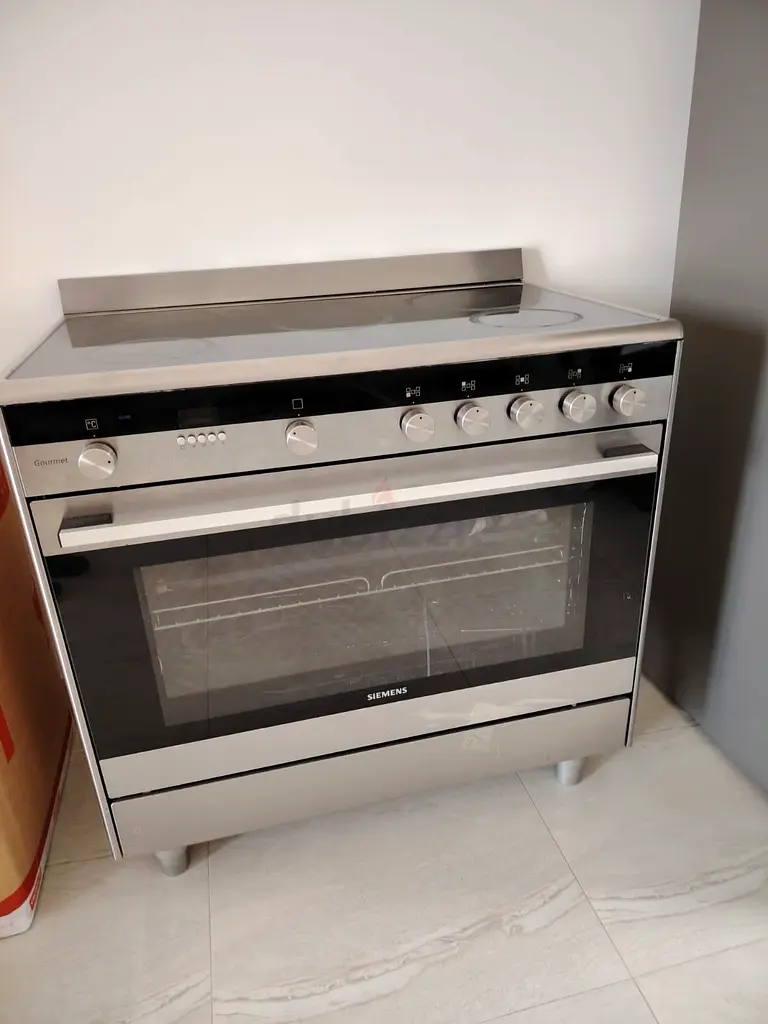 Siemen’s gas stove.6 burners